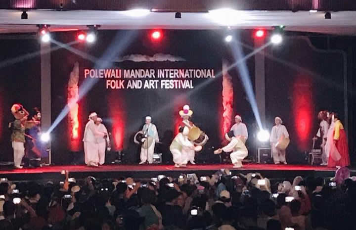 SANGGAR SENI LASINRANG PUKAU PENONTON INTERNASIONAL