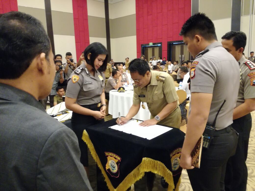 Disaksikan Kapolda Sulsel, Bupati Pinrang Tandatangani MoU dengan Kapolres Pinrang