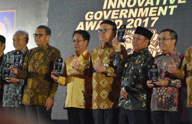 Pinrang Raih 2 Penghargaan Sekaligus di Malam Penganugerahan Leadership Award 2017