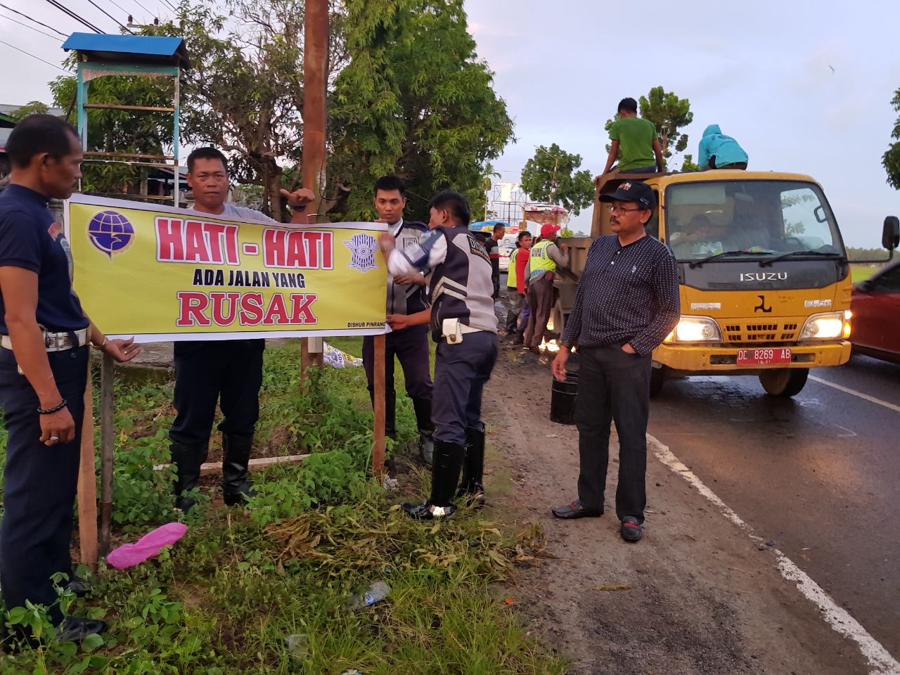 Dishub Pinrang Pasang Papan Peringatan di Beberapa Titik