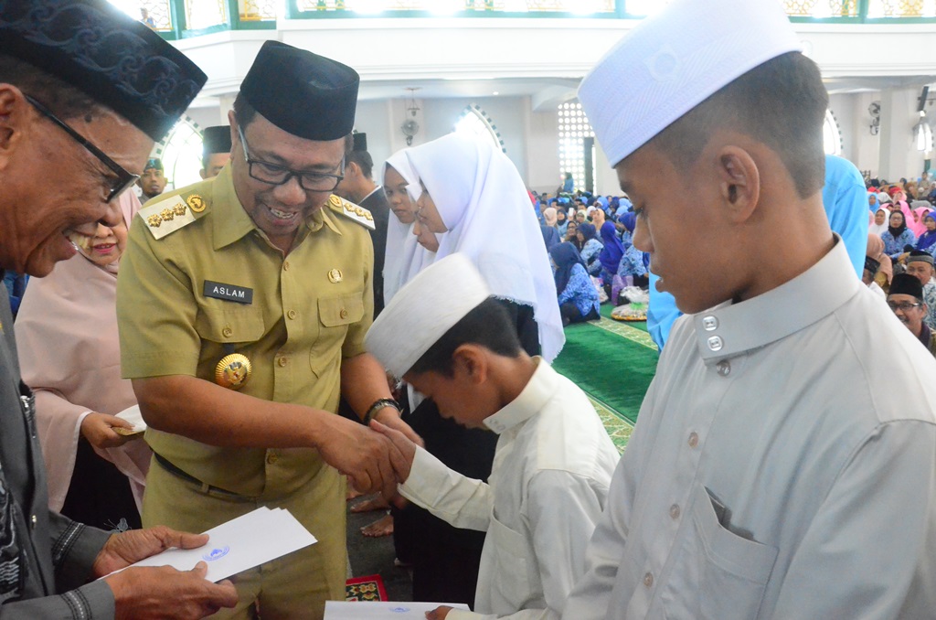 Baznas Pinrang Salurkan Bantuan Untuk 22 Tahfidz Al-Qurán