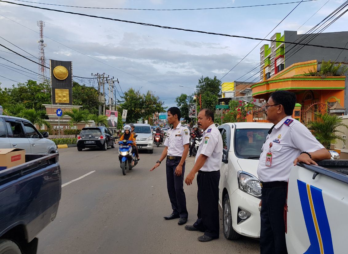 Dishub Pinrang Aktif Lakukan Pengamanan Area Rawan Kemacetan