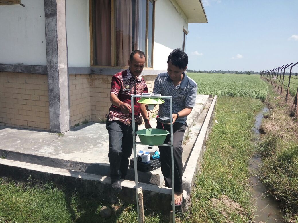 Penyuluh Pinrang Temukan Lampu Perangkap Hama