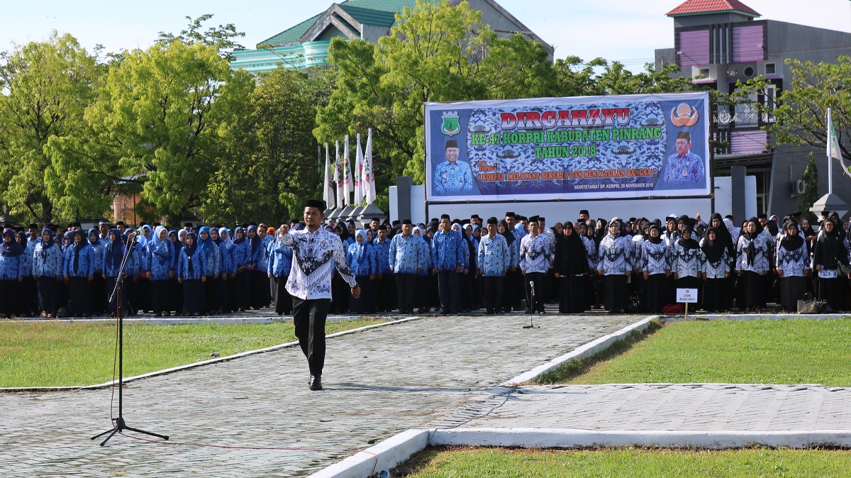 Bupati Pinrang Pimpin Upacara Peringatan Hari KORPRI, PGRI dan Hari Guru Nasional