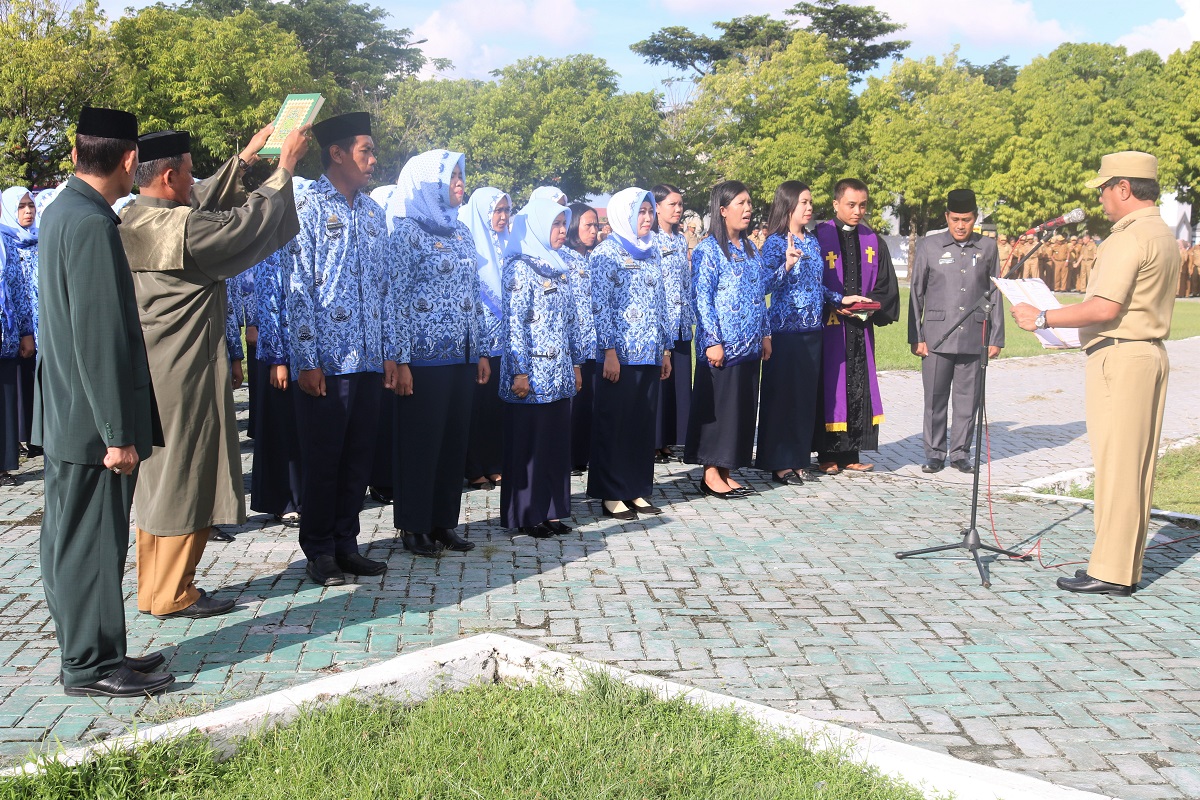 Bupati Pinrang Ambil Sumpah 62 Orang ASN