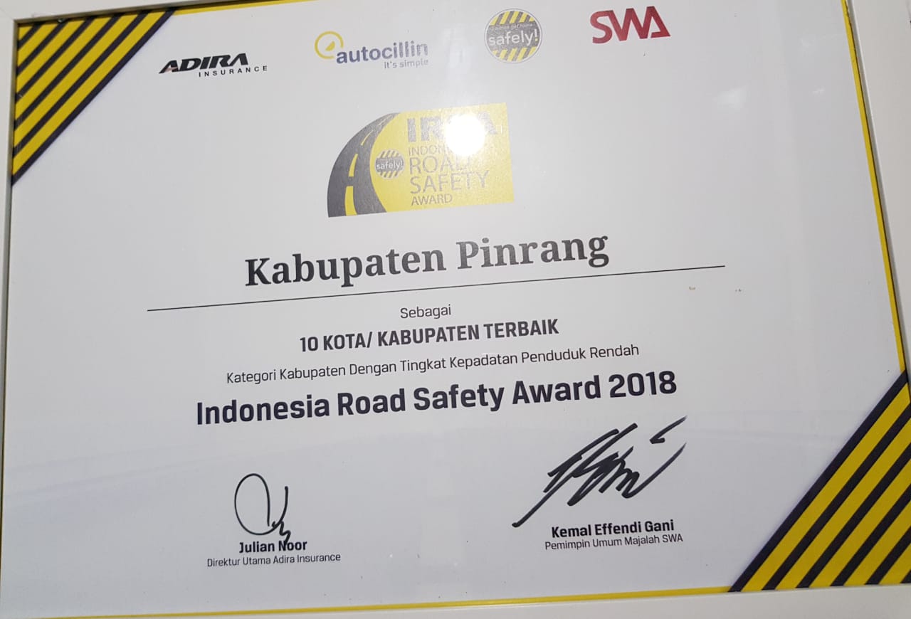 Pinrang Terima Penghargaan Road Safety Award 2018