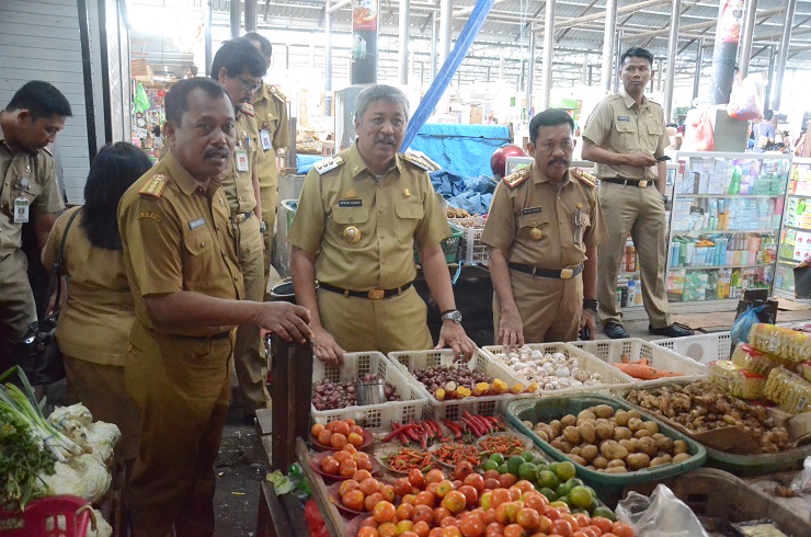 Bupati Pinrang Bersama Beberapa OPD Gelar Operasi Pasar