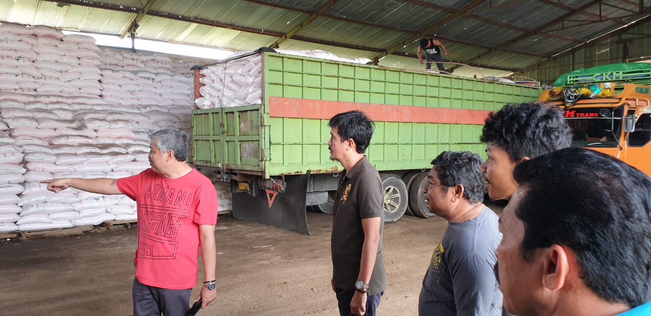 Bupati Pinrang Pantau Ketersediaan Pupuk Jelang Libur Lebaran