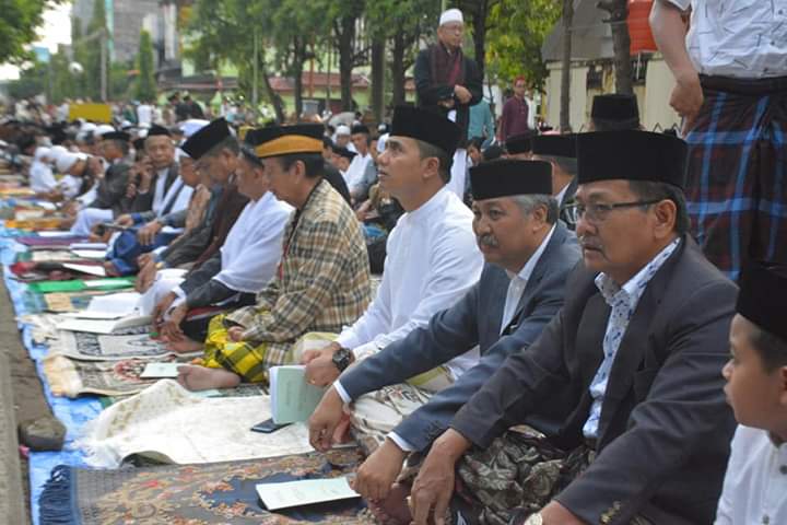 Ribuan Warga Pinrang Salat Idul fitri di Lasinrang Park