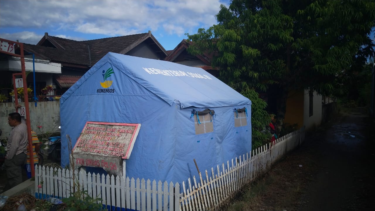 Dinas Sosial Pinrang Bangun Tenda Pengungsi Untuk Korban Kebakaran