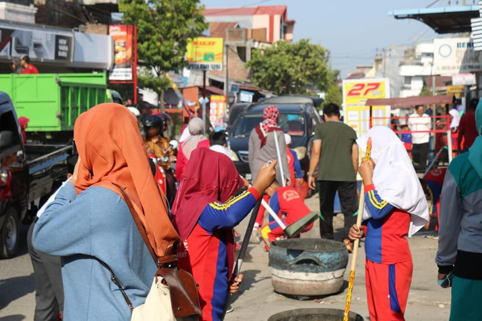 Forum Kabupaten Sehat Sisir Sampah Dari Kota Pinrang Hingga Ke Mattiro Sompe