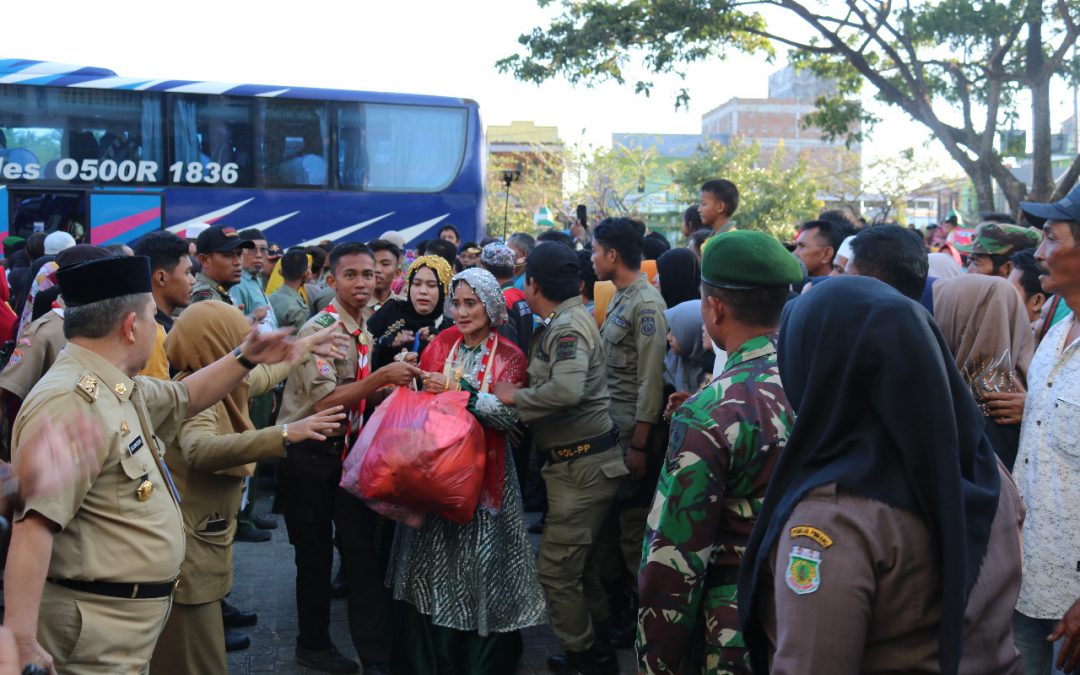 Tiba di Pinrang, Jamaah Haji disambut Ribuan Penjemput