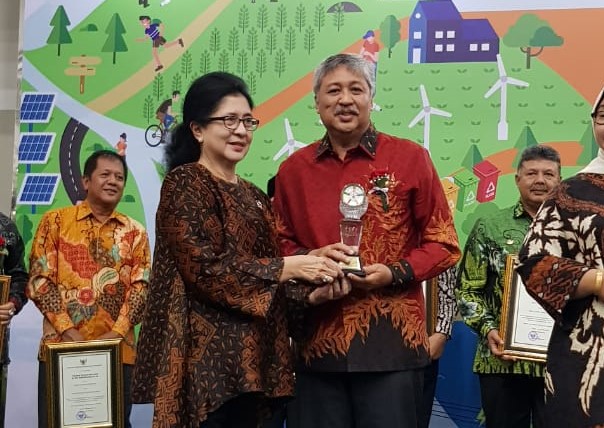 Kabupaten Pinrang Terima Penghargaan di Hari Kesehatan Lingkungan