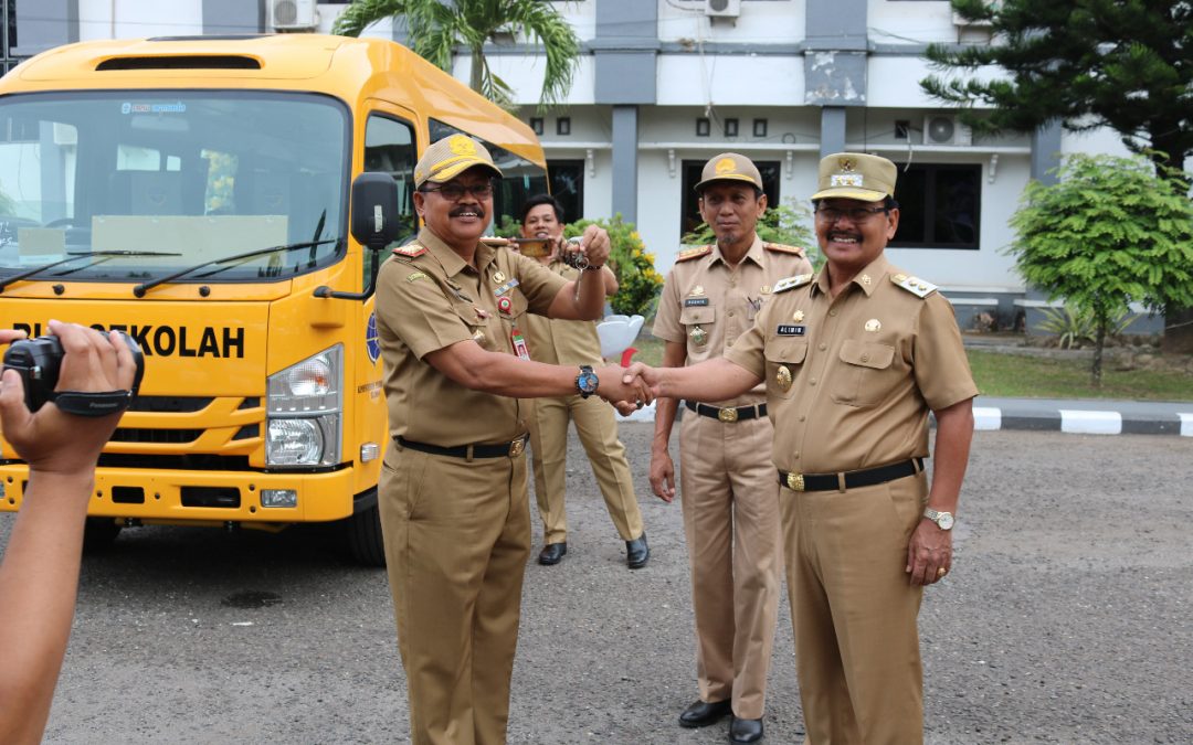 Pemkab Pinrang Terima Bantuan Bus Sekolah Dari Kementerian Perhubungan