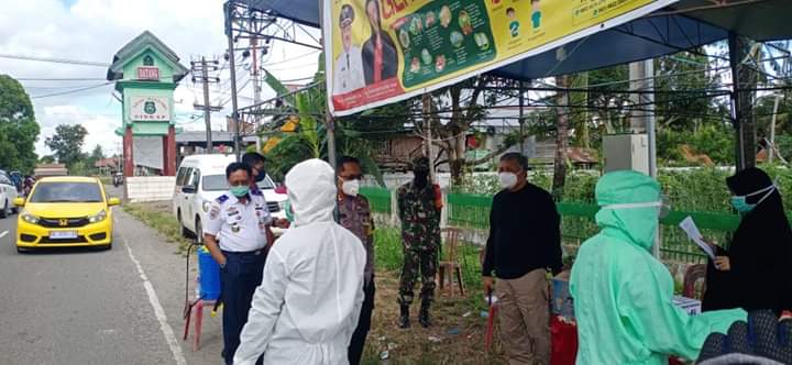 Bupati Pinrang Kunjungi Posko Pemeriksaan Kesehatan di Perbatasan