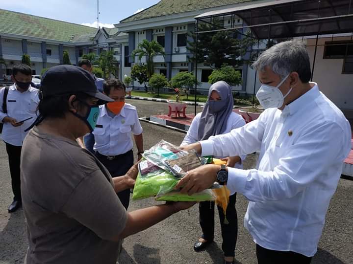 Petugas Kebersihan Kurang Mampu Terima Bantuan Sembako