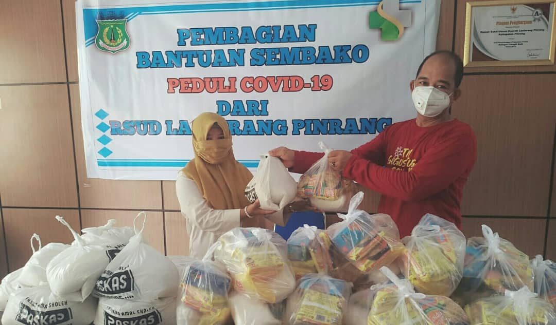 RSUD Lasinrang Bagikan 100 Paket Sembako