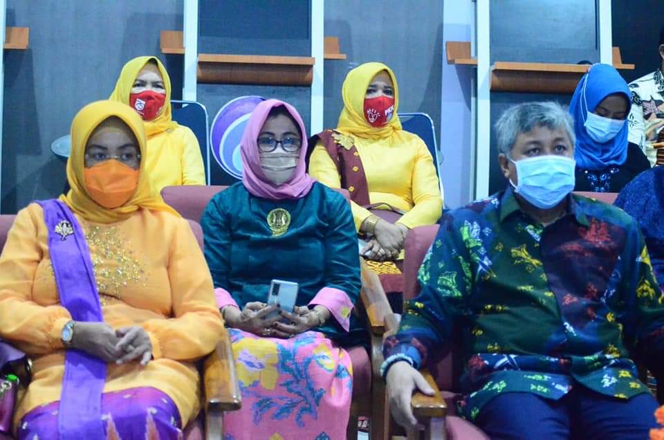 Bupati Pinrang dan Ketua Tim Penggerak PKK Ikuti Puncak Peringatan Hari Ibu