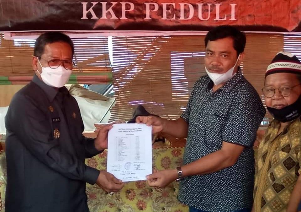 Wabup Pinrang Serahkan Bantuan Korban Gempa Di Mamuju Sulbar