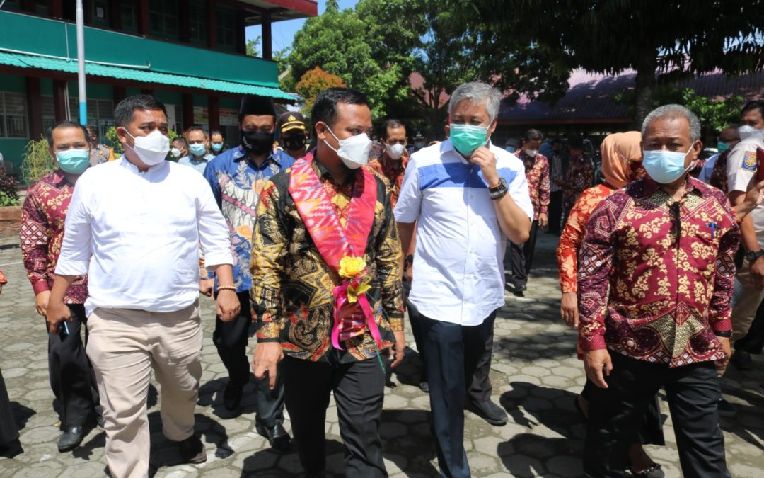Plt Gubernur Sulsel Tinjau Vaksinasi Peserta Didik di Pinrang
