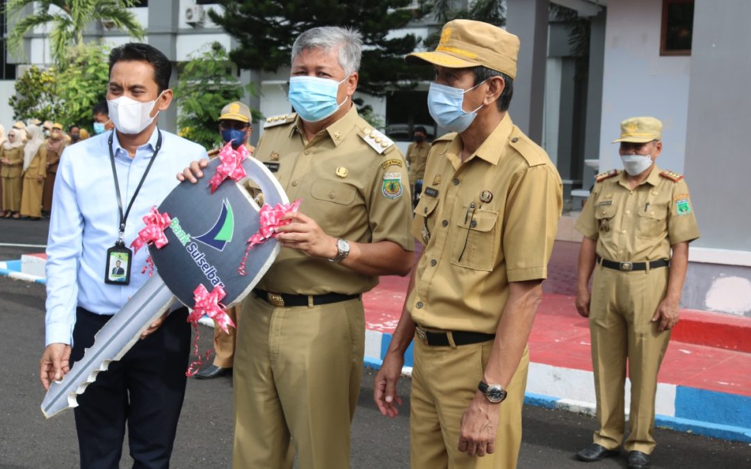 Pemkab Pinrang Terima Bantuan 1 Unit Mobil Operasional dari Bank Sulselbar