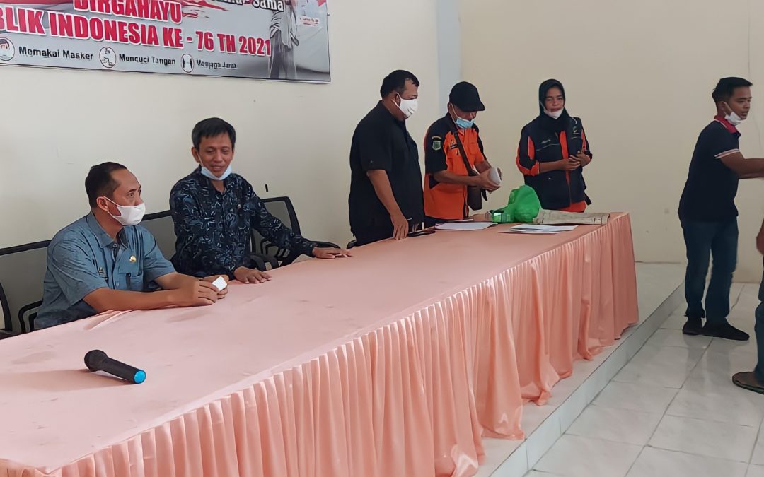 Korban Terdampak Bencana Angin Kencang Kecamatan Mattiro Sompe Terima Bantuan