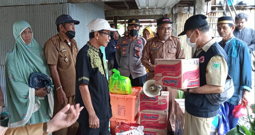 BPBD Pinrang Salurkan Bantuan Bagi Korban Kebakaran Bungi