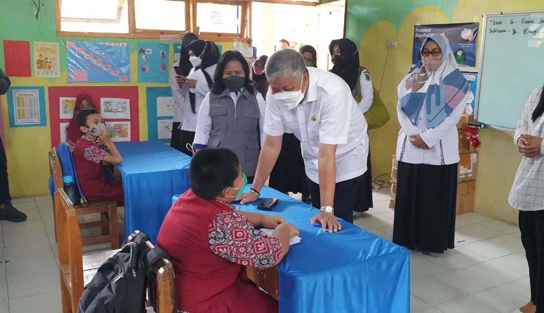 Bupati Pinrang Pantau Vaksinasi Anak di Beberapa Sekolah