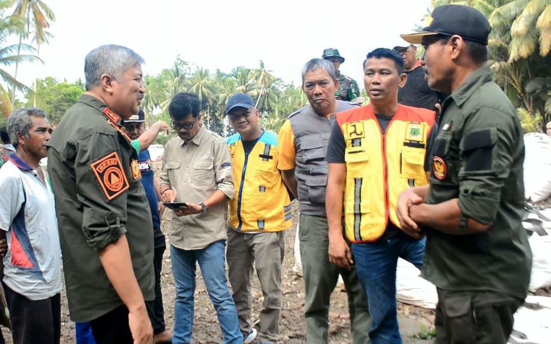 Bupati Kunjungi Titik Longsor dan Banjir di Kecamatan Lembang