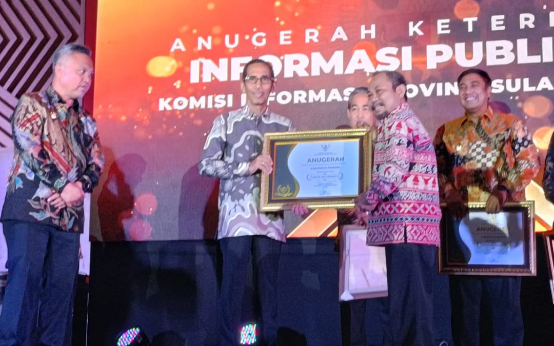 Pemkab Pinrang Terima Penghargaan Keterbukaan Informasi