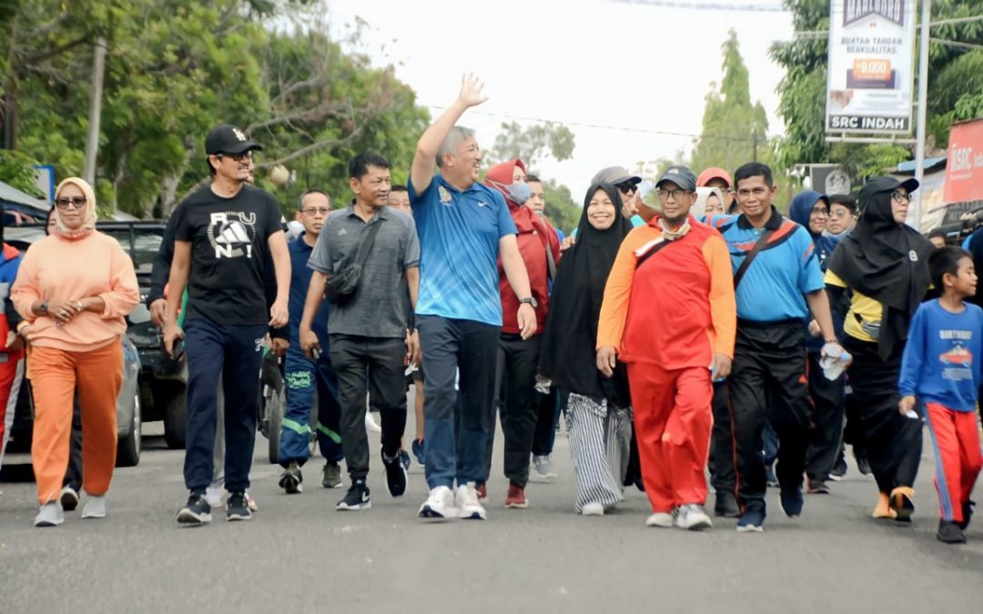 Bupati Pinrang Jalan Santai Bersama Ribuan Anggota PGRI