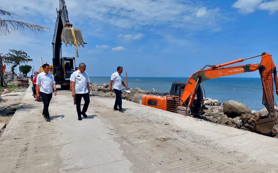 Bupati Pinrang Kembali Pantau Pembangunan Pengaman Pantai