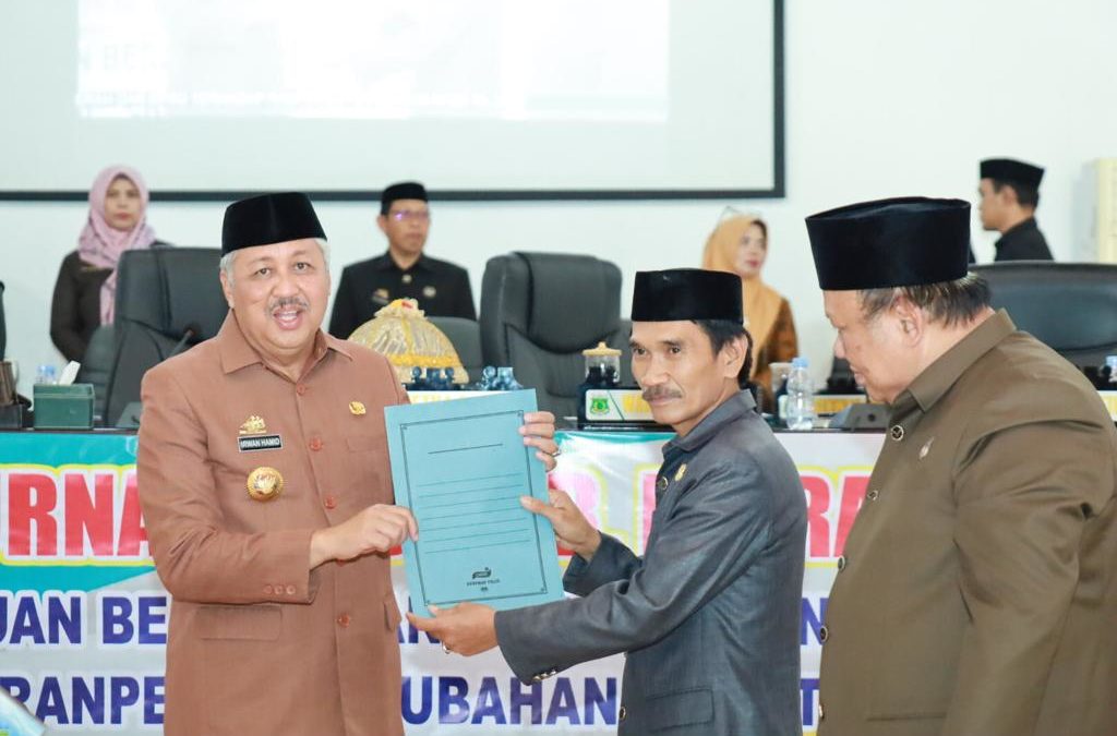 Pemkab Bersama DPRD Kabupaten Pinrang Setujui Ranperda Perubahan APBD Tahun 2023