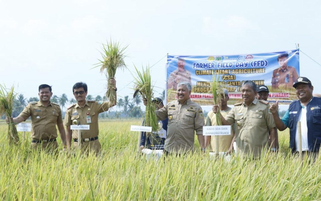 Bupati Pinrang Ungkap Syukur, Ditengah Kemarau Panjang, Petani Panen dengan Hasil Memuaskan