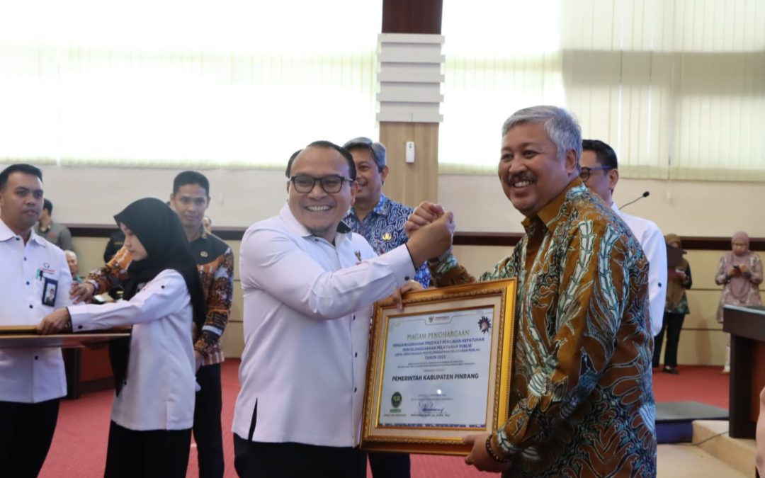 Ombudsman RI Anugerahkan Penghargaan Kepatuhan Kepada Pemkab Pinrang
