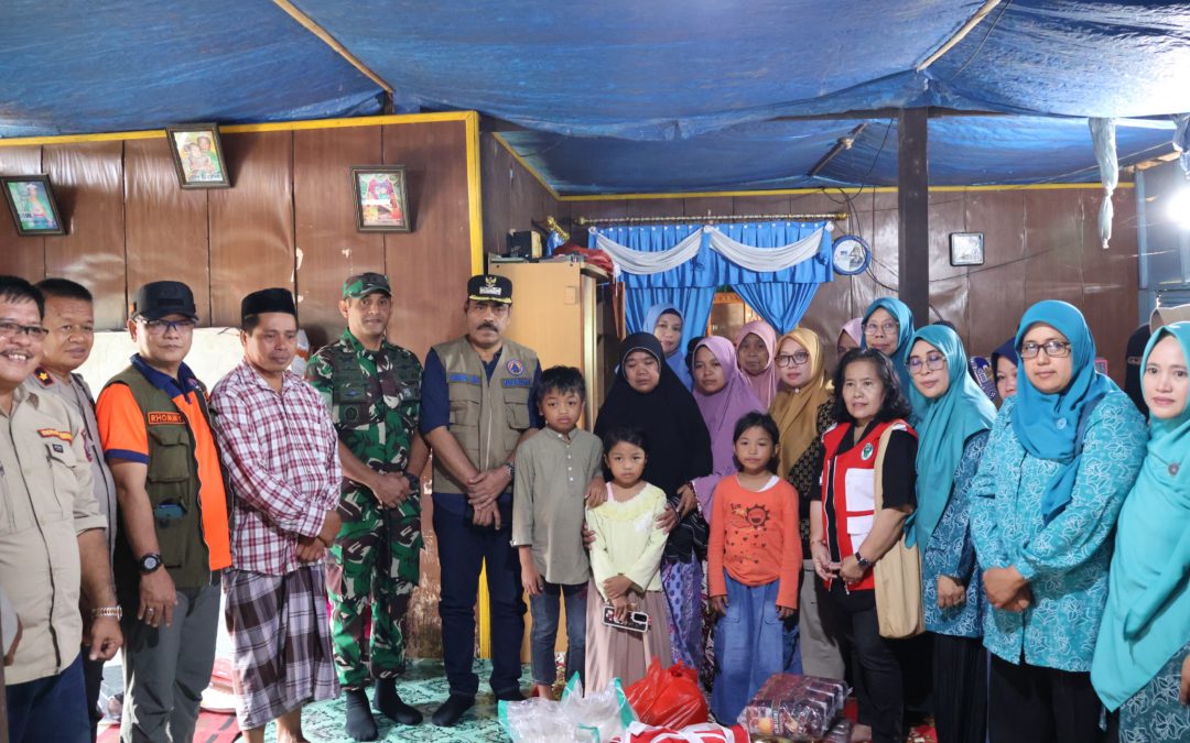Pj.Bupati Pinrang Kunjungi Warga Terdampak Bencana di Lembang
