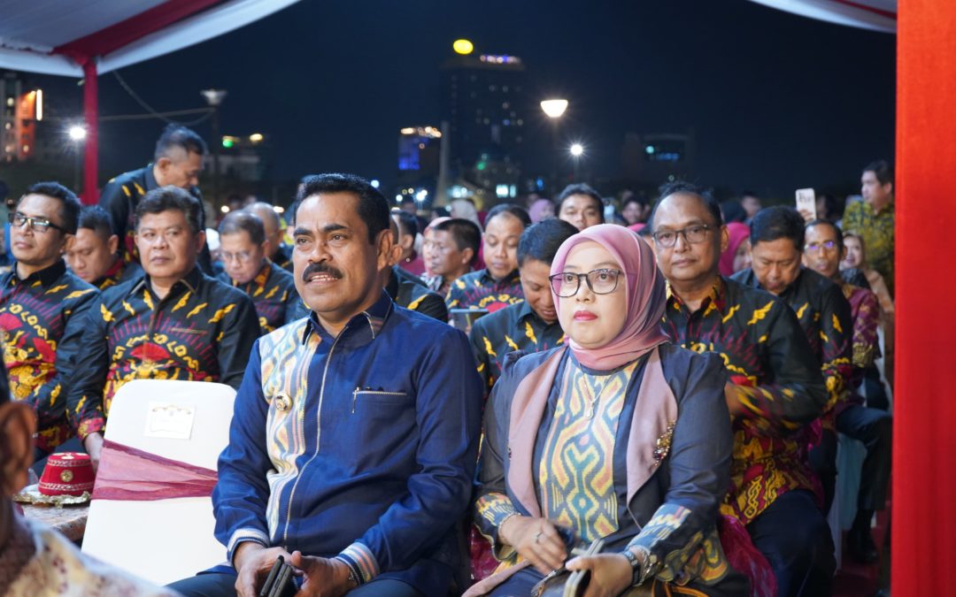 Pj.Bupati bersama Pj.Ketua TP PKK Pinrang Hadiri Pembukaan Festival Sulsel Menari.