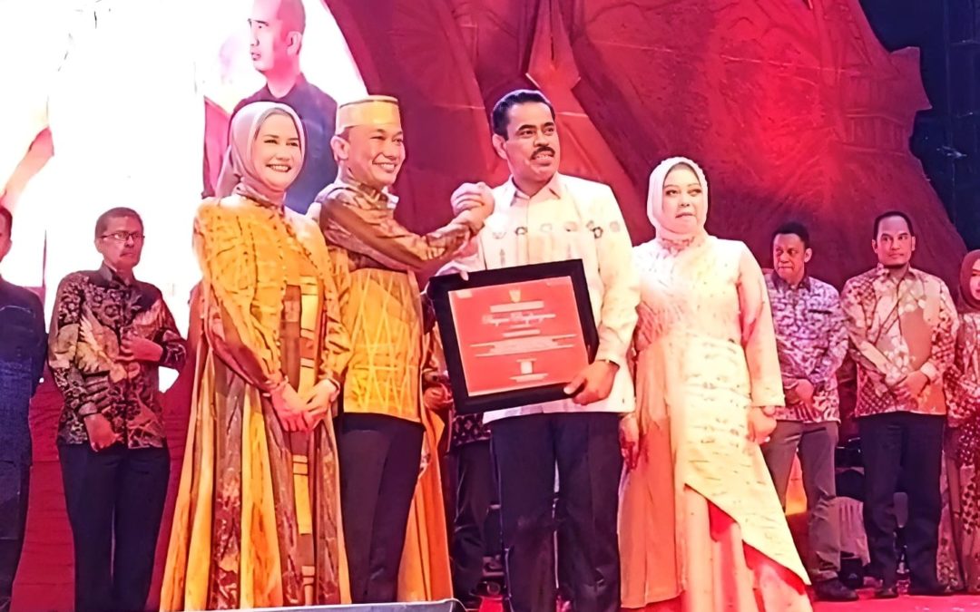 Pj.Bupati bersama Pj.Ketua TP PKK Raih Juara Terfavorit Fashion Show Kepala Daerah