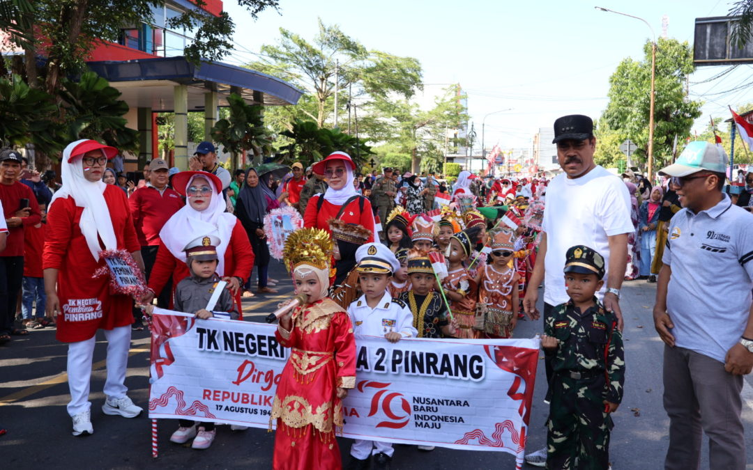 Pj. Bupati Pinrang Melepas Peserta Lomba Karnaval PAUD dan TK dalam Memperingati HUT Kemerdekaan RI ke-79