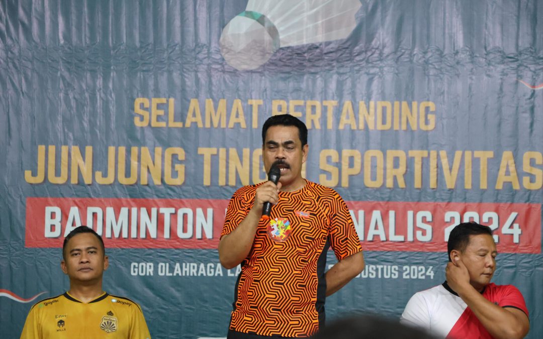 Kerjasama PWI dan IWO, Pj.Bupati Pinrang Buka Badminton Fun 2024