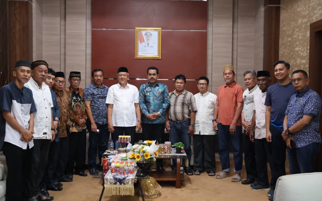 Pj. Bupati Pinrang Terima Audiensi Pengurus Masjid Raya, BSI, dan Duta Pendidikan Indonesia