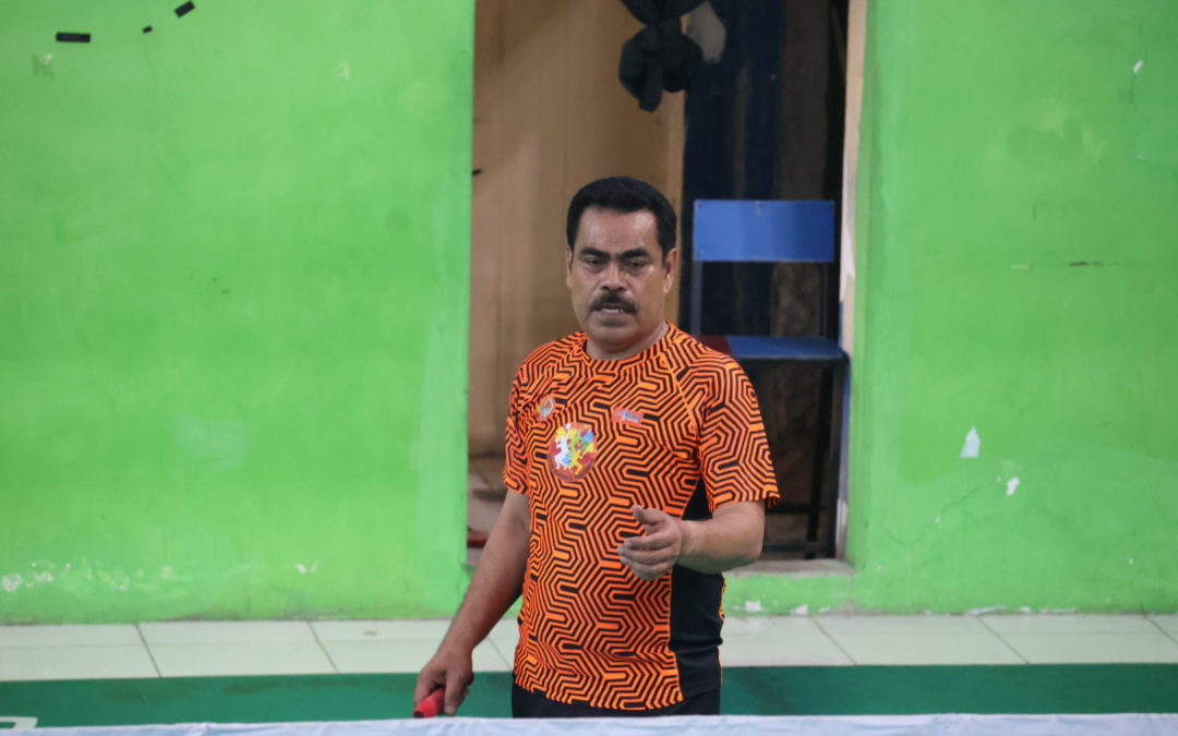 Pj. Bupati Pinrang Ikuti Pertandingan Eksebisi Badminton dengan BPSDM Sulsel